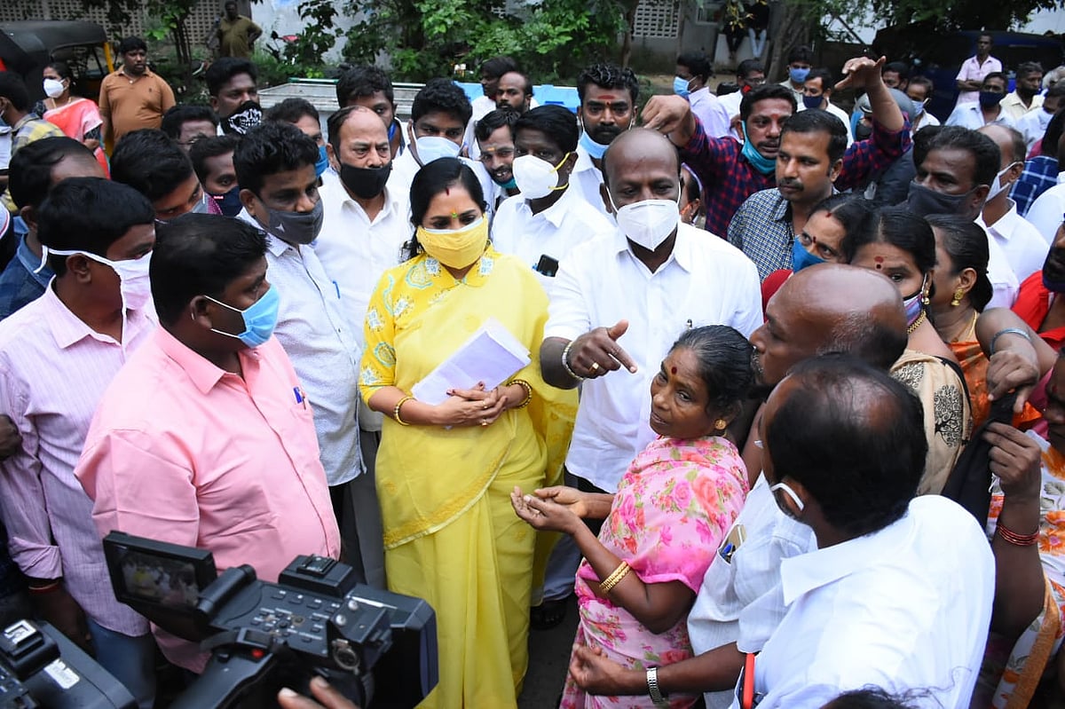 “மோடி அரசுக்கு ஒத்து ஊதும் அதிமுக அரசை தூக்கி எறிய மக்கள் தயாராக இருக்கிறார்கள்”: தமிழச்சி தங்கபாண்டியன்!