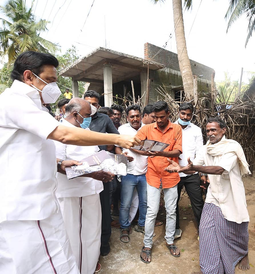 மரக்காணத்தில் தி.மு.கவின் ‘மக்கள் கிராமசபை கூட்டம்’ - மு.க.ஸ்டாலினுக்கு மக்களின் உற்சாக வரவேற்பு! (ALBUM)