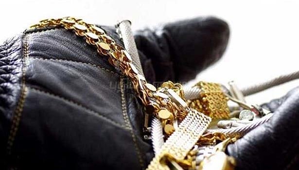 “வேலியே பயிரை மேய்ந்த கதையாக வழிப்பறி கொள்ளையில் ஈடுபட்ட காவலர்கள்”: கையும் களவுமாக சிக்கியது எப்படி?