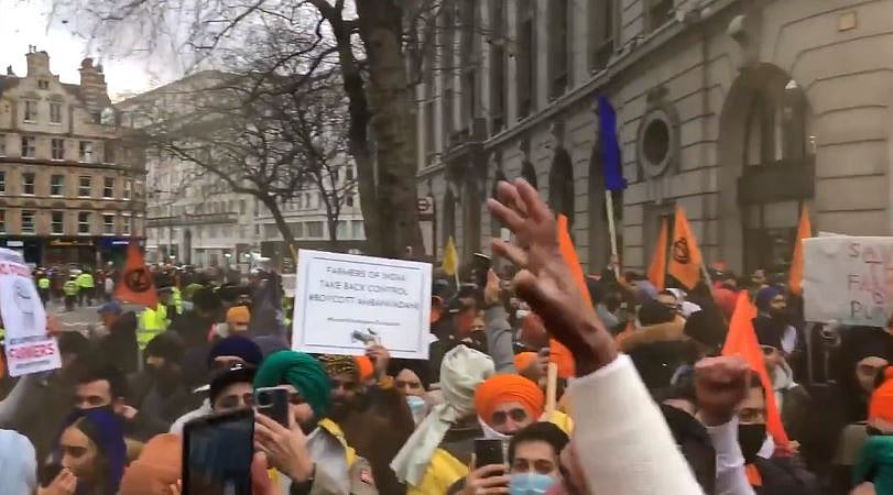 விவசாயிகளுக்கு ஆதரவாக லண்டனில் திரண்ட இந்தியர்கள்.. 100க்கணக்கானோர் வேளாண் சட்டத்துக்கு எதிராக போராட்டம்!