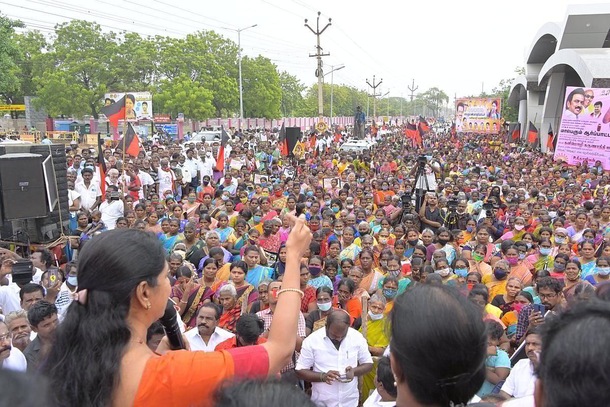மோடி அரசு கேஸ் சிலிண்டர் விலை ஏற்றத்தை திரும்ப பெறும் வரை எங்களுடைய போராட்டம் தொடரும் : கனிமொழி MP உறுதி!