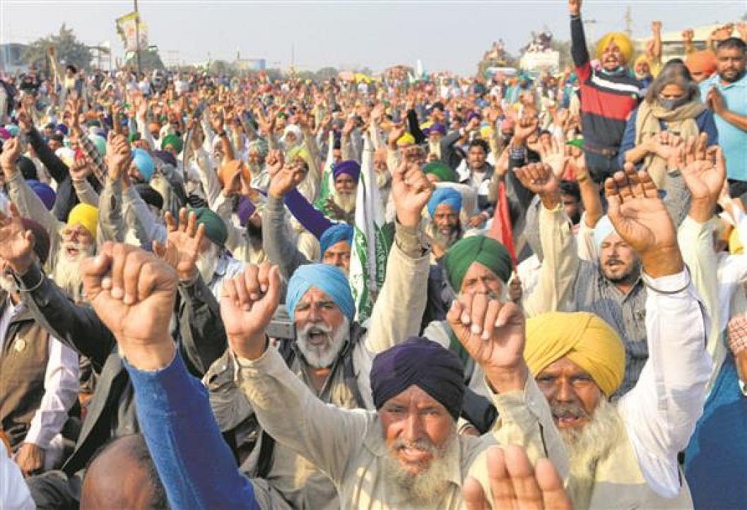 வேளாண் சட்டங்கள் அரசியலமைப்புக்கு எதிரானவை; விவசாயிகளுக்காக இலவசமாக வாதாட தயார்: வழக்கறிஞர்கள் அறிவிப்பு!