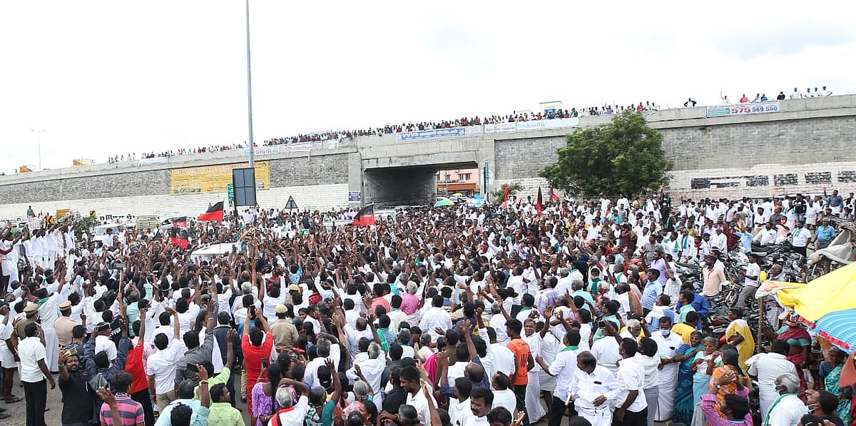 “எதிர்க்கட்சிகள் மீது அவதூறு பேசுவதை தவிர்த்து தேவையான நிவாரண உதவி பெற்றிடுக”-மு.க.ஸ்டாலின் வலியுறுத்தல்!