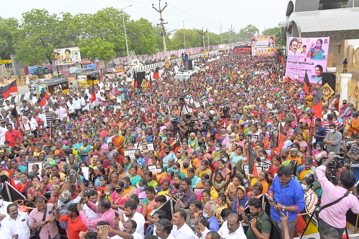 மோடி அரசு கேஸ் சிலிண்டர் விலை ஏற்றத்தை திரும்ப பெறும் வரை எங்களுடைய போராட்டம் தொடரும் : கனிமொழி MP உறுதி!