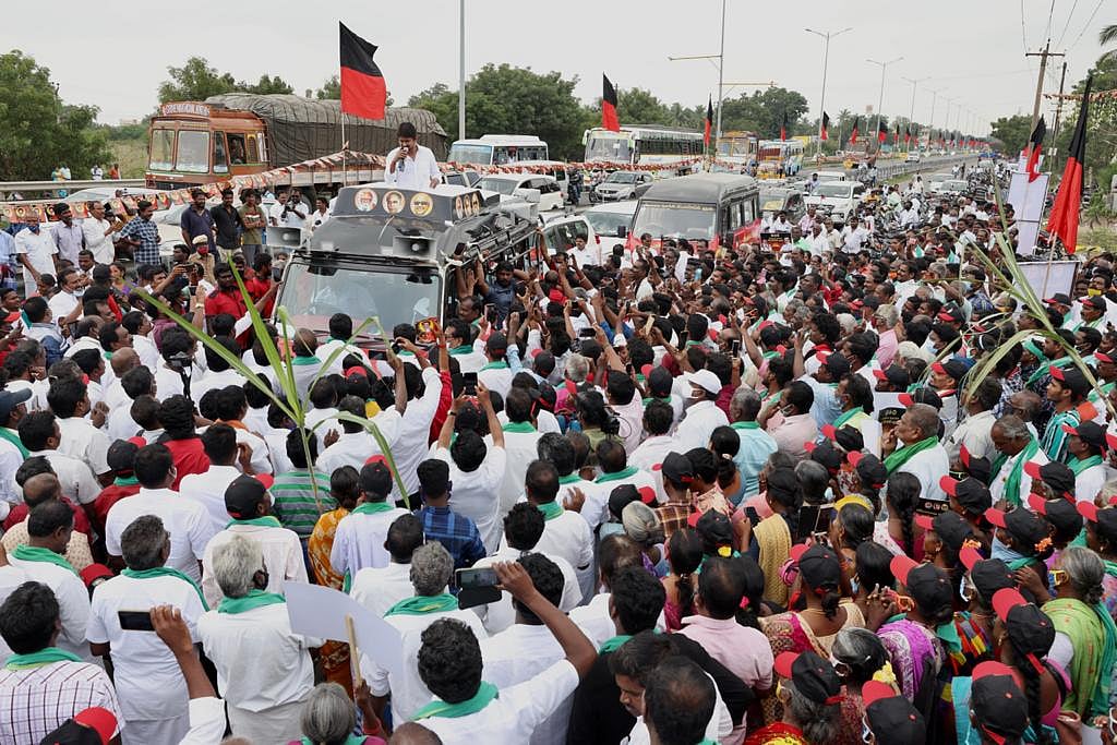 விழுப்புரம் மாவட்டத்தில் மக்களுடன் கலந்துரையாடிய உதயநிதி ஸ்டாலின்! (Album)