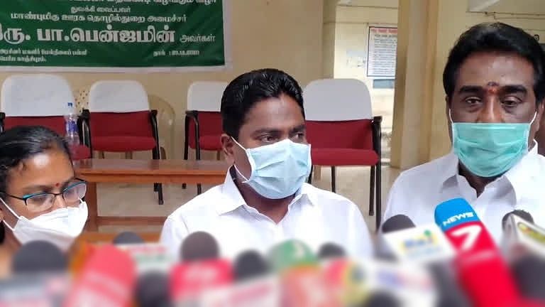 “கலைஞர் செய்ததை ஜெயலலிதா செய்ததாக பொய் பேசிய அ.தி.மு.க அமைச்சர்” : முகம் சுளித்து சென்ற பொதுமக்கள் !