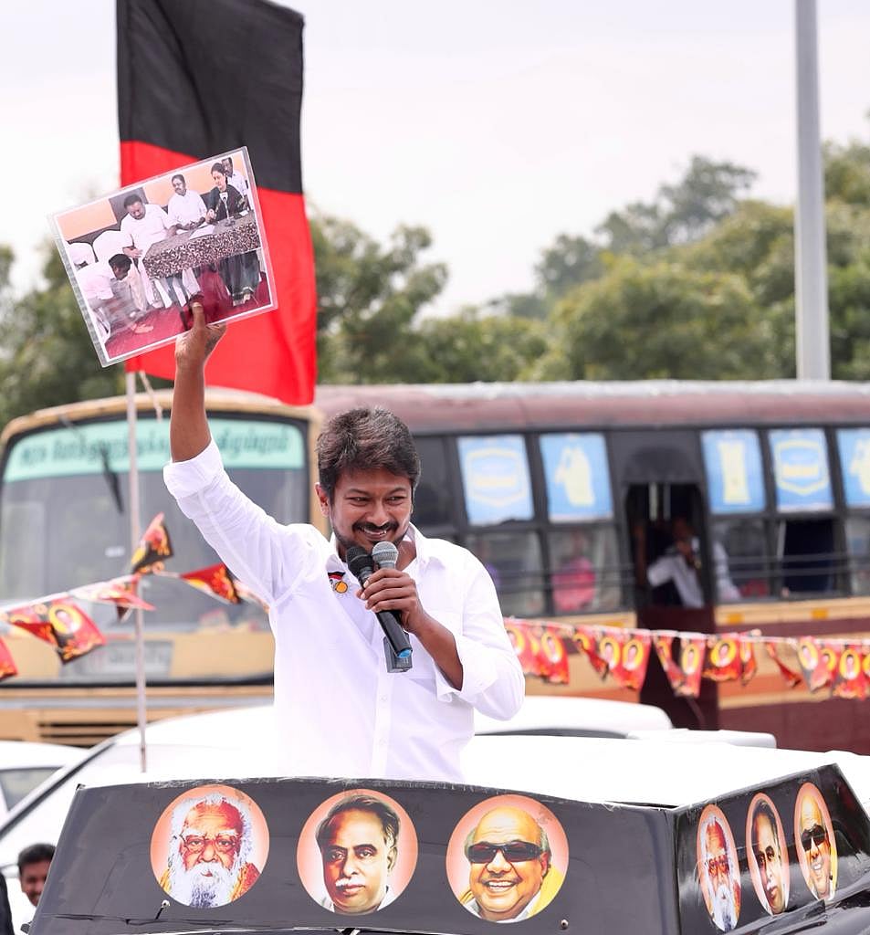விழுப்புரம் மாவட்டத்தில் மக்களுடன் கலந்துரையாடிய உதயநிதி ஸ்டாலின்! (Album)