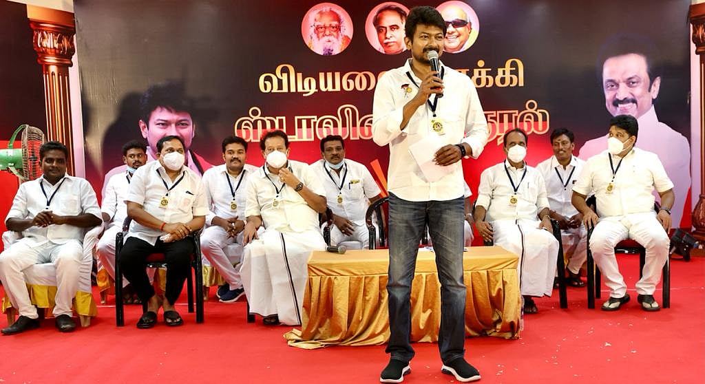 “மக்கள் விரோத அடிமைகளை வீட்டுக்கு அனுப்புவோம்”- மக்கள் வெள்ளத்தில் உதயநிதி ஸ்டாலின்! (Album)