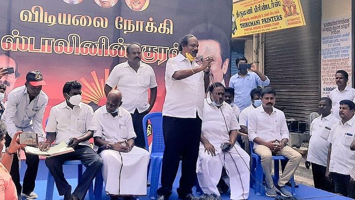 “13,000 பேரை சாகடித்து விட்டு 
 ‘கொரோனாவை வென்ற மகான்’ என எடப்பாடிக்கு போஸ்டர் அடிப்பதா?”: ஐ.லியோனி சாடல்
