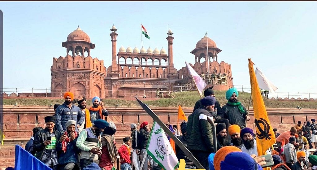 வன்முறை களமாக மாறிய டெல்லி: டிராக்டர் பேரணியின் போது விவசாயிகளை கொடூரமாக தாக்கி போலிஸ் அராஜகம்..! (ALBUM)