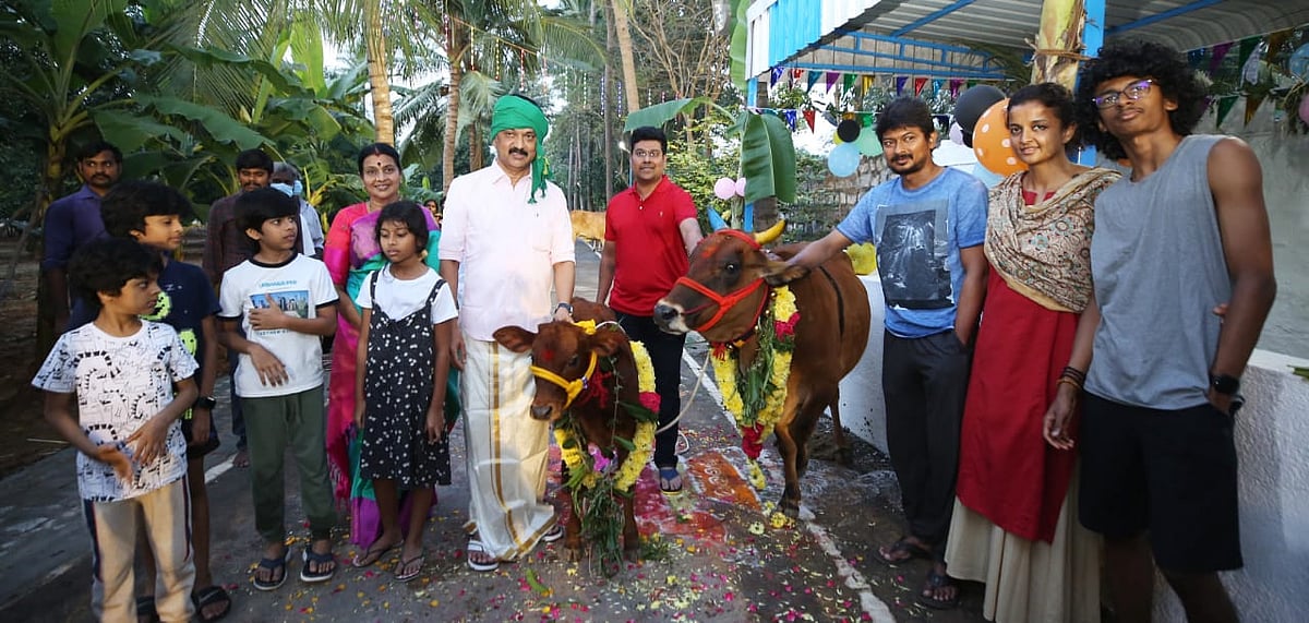 குடும்பத்துடன் மாட்டுப் பொங்கல் திருநாளைக் கொண்டாடினார் தி.மு.க தலைவர் மு.க.ஸ்டாலின் | Photos