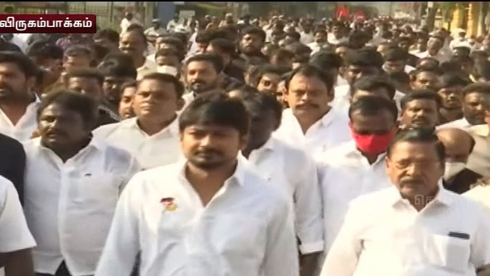 “மொழிப்போர் தியாகிகள் வீரவணக்க நாள்” : தியாகி அரங்கநாதன் நினைவிடத்தில் உதயநிதி ஸ்டாலின் மரியாதை !