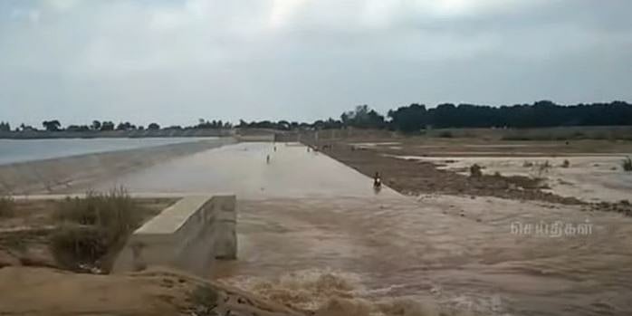 தென்பெண்ணை ஆற்றில் தரமற்ற முறையில் கட்டிய தடுப்பணை உடைப்பு.. அதிமுக ஊழலுக்கு எடுத்துக்காட்டு!