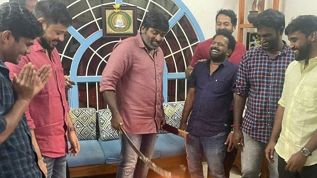 “இனி கவனத்துடன் இருக்கிறேன்” - பட்டாக்கத்தியால் கேக் வெட்டியது தொடர்பாக வருத்தம் தெரிவித்த விஜய் சேதுபதி!