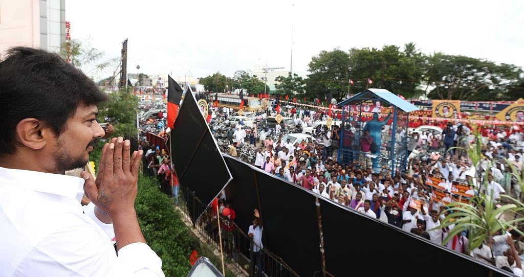 “மக்கள் விரோத அடிமைகளை வீட்டுக்கு அனுப்புவோம்”- மக்கள் வெள்ளத்தில் உதயநிதி ஸ்டாலின்! (Album)