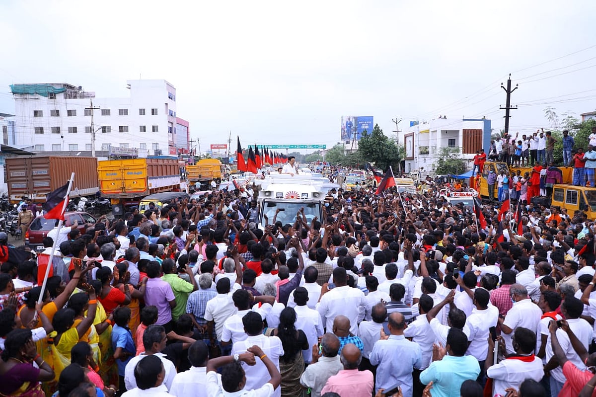 கரூரில் ‘மக்கள் கிராமசபை கூட்டம்’ - தி.மு.க தலைவர் மு.க.ஸ்டாலினுக்கு மக்களின் உற்சாக வரவேற்பு! (ALBUM)