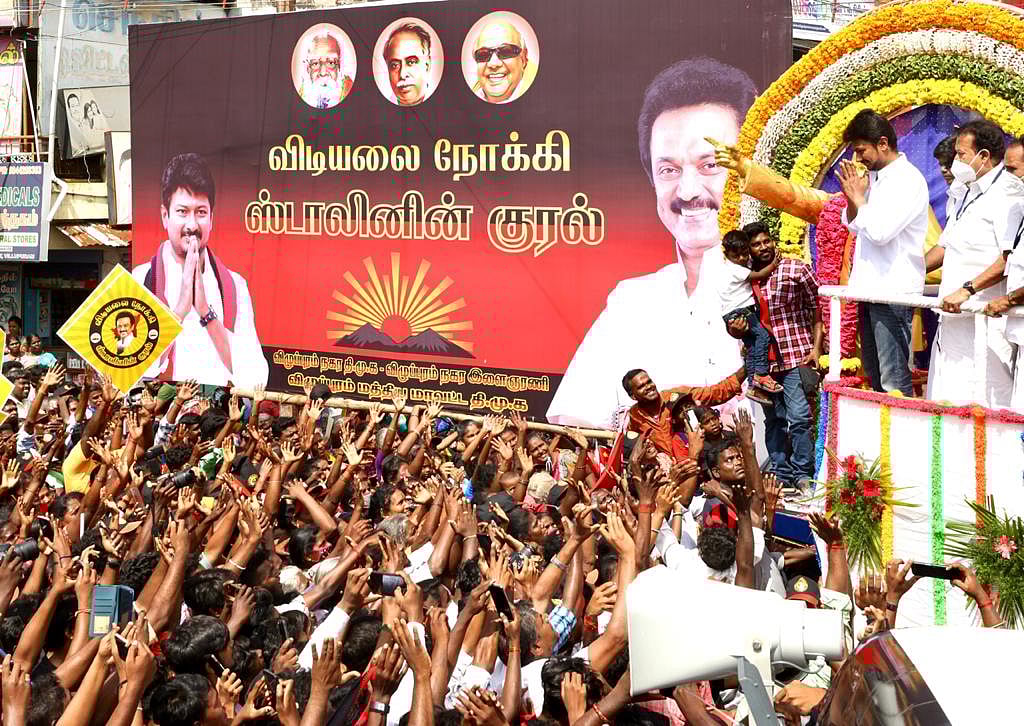 “மக்கள் விரோத அடிமைகளை வீட்டுக்கு அனுப்புவோம்”- மக்கள் வெள்ளத்தில் உதயநிதி ஸ்டாலின்! (Album)