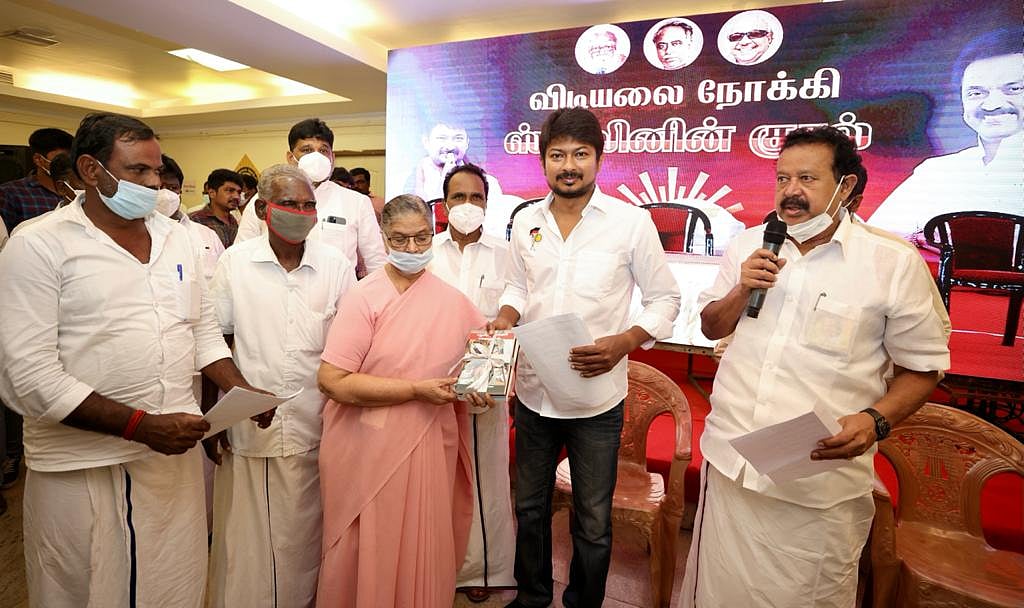 விழுப்புரம் மாவட்டத்தில் மக்களுடன் கலந்துரையாடிய உதயநிதி ஸ்டாலின்! (Album)