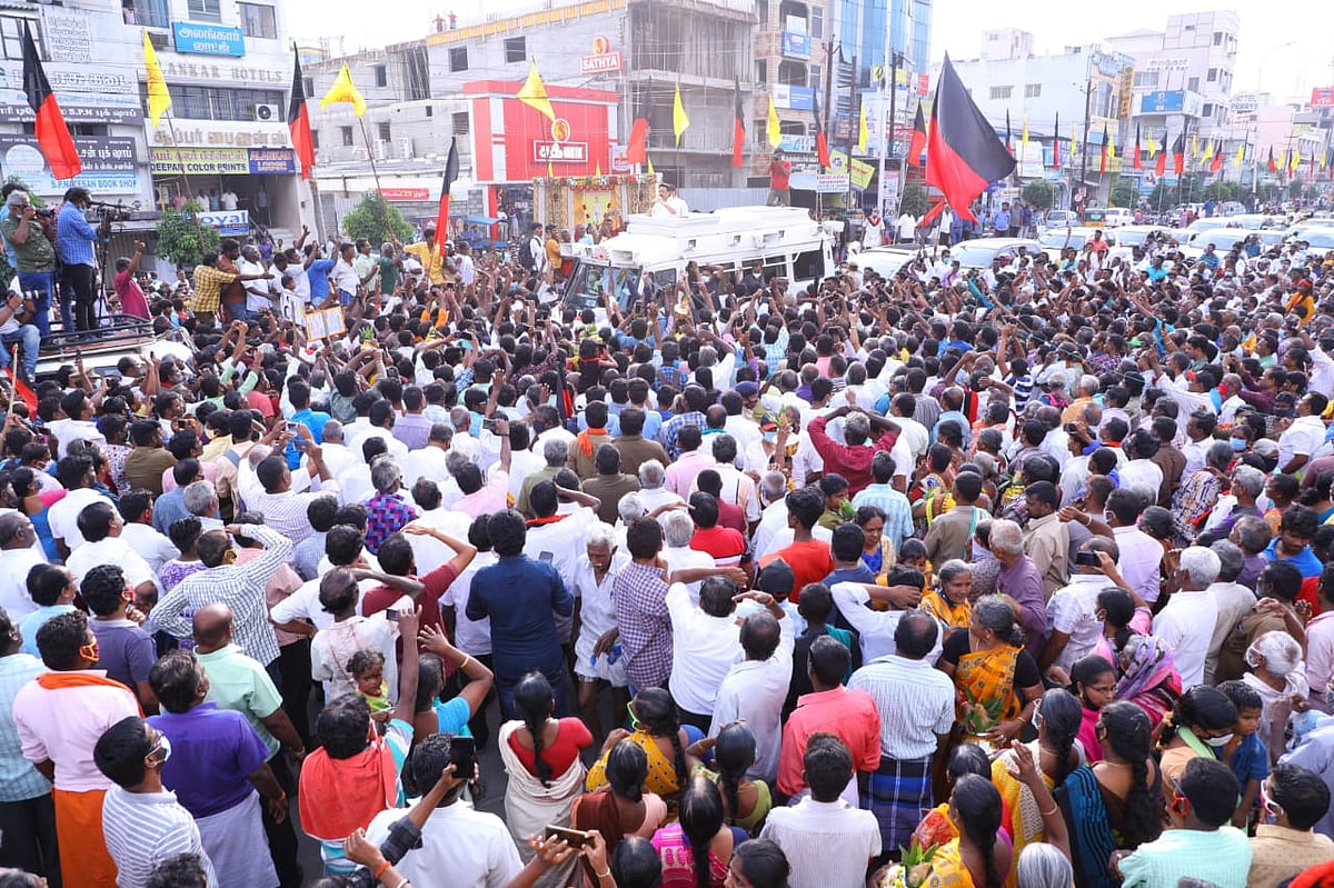 கரூரில் ‘மக்கள் கிராமசபை கூட்டம்’ - தி.மு.க தலைவர் மு.க.ஸ்டாலினுக்கு மக்களின் உற்சாக வரவேற்பு! (ALBUM)