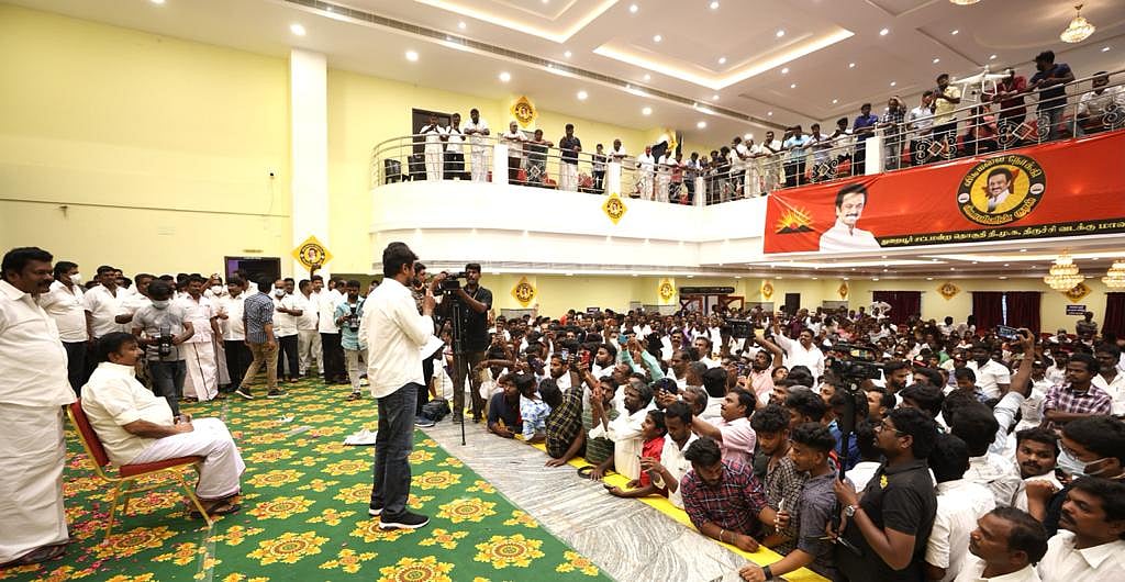 “எஜமானர் கால்களை கும்பிட்டு ஆட்சி நடத்தும் அடிமைகளை அகற்றுவோம்” : உதயநிதி ஸ்டாலின் (Album)