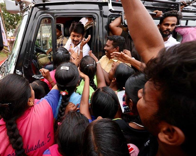 ‘விடியலை நோக்கி ஸ்டாலினின் குரல்’ தேர்தல் பரப்புரை - உதயநிதி ஸ்டாலினுக்கு மக்கள் வரவேற்பு! (Album)