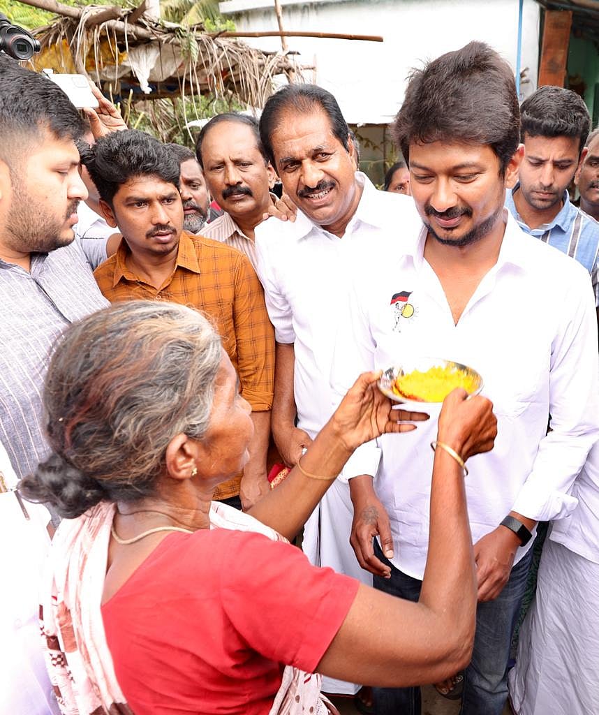 ‘விடியலை நோக்கி ஸ்டாலினின் குரல்’ தேர்தல் பரப்புரை - உதயநிதி ஸ்டாலினுக்கு மக்கள் வரவேற்பு! (Album)