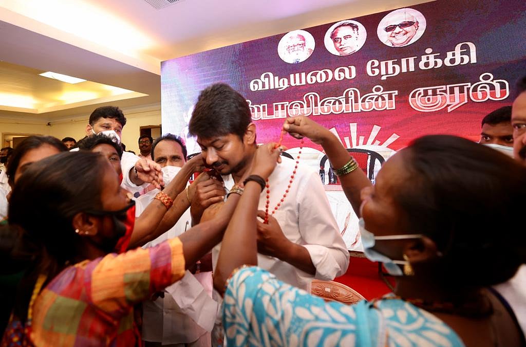 விழுப்புரம் மாவட்டத்தில் மக்களுடன் கலந்துரையாடிய உதயநிதி ஸ்டாலின்! (Album)