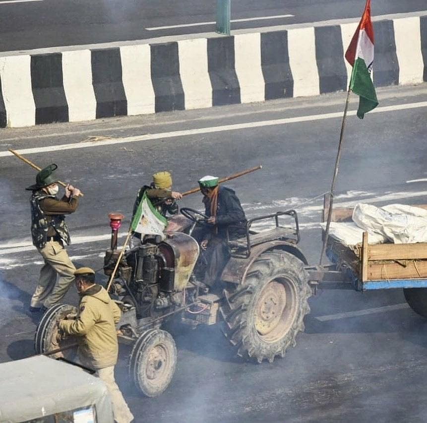 வன்முறை களமாக மாறிய டெல்லி: டிராக்டர் பேரணியின் போது விவசாயிகளை கொடூரமாக தாக்கி போலிஸ் அராஜகம்..! (ALBUM)