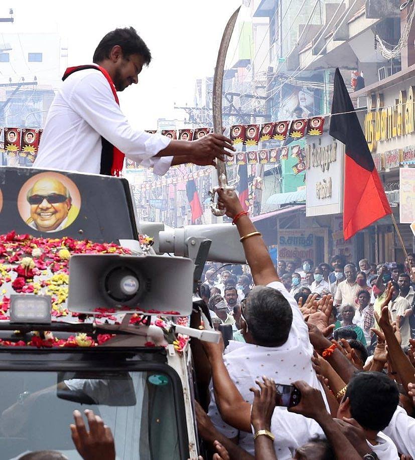 “மக்கள் விரோத அடிமைகளை வீட்டுக்கு அனுப்புவோம்”- மக்கள் வெள்ளத்தில் உதயநிதி ஸ்டாலின்! (Album)