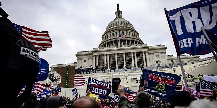ஜோ பிடன் வெற்றியை தடுக்க சதி : அமெரிக்க நாடாளுமன்றத்தை முற்றுகையிட்டு டிரம்ப் ஆதரவாளர்கள் வன்முறை! #Album