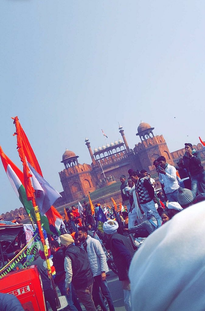 வன்முறை களமாக மாறிய டெல்லி: டிராக்டர் பேரணியின் போது விவசாயிகளை கொடூரமாக தாக்கி போலிஸ் அராஜகம்..! (ALBUM)