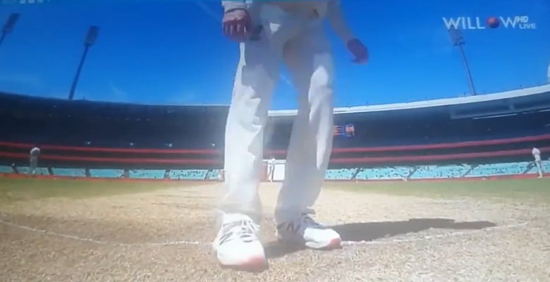 சேண்ட்பேப்பர் சர்ச்சையை அடுத்து மீண்டும் சிக்கிய ஸ்மித்.. போட்டியை வெல்ல எந்த லெவலுக்கும் செல்லும் ஆஸி!