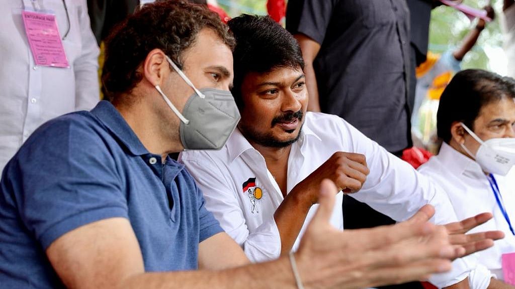 அவனியாபுரம் ஜல்லிக்கட்டு : வியந்து பார்த்த ராகுல் காந்தி - விளக்கம் கொடுத்த உதயநிதி ஸ்டாலின் !