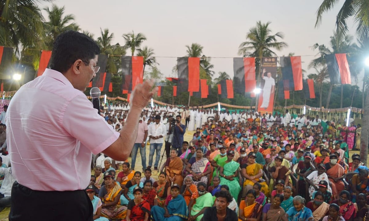 “எடப்பாடி  பழனிச்சாமி ஒட்டுமொத்த தமிழகத்துக்கே துரோகம் செய்கிறார்” : தயாநிதிமாறன் சாடல்!