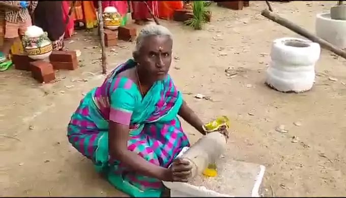 “பொங்கலுக்கு பதில் இளவம்பஞ்சு பொங்குவது போல செட்டப்” : சினிமா பாணியில் பொங்கல் விழா நடத்திய பா.ஜ.க !