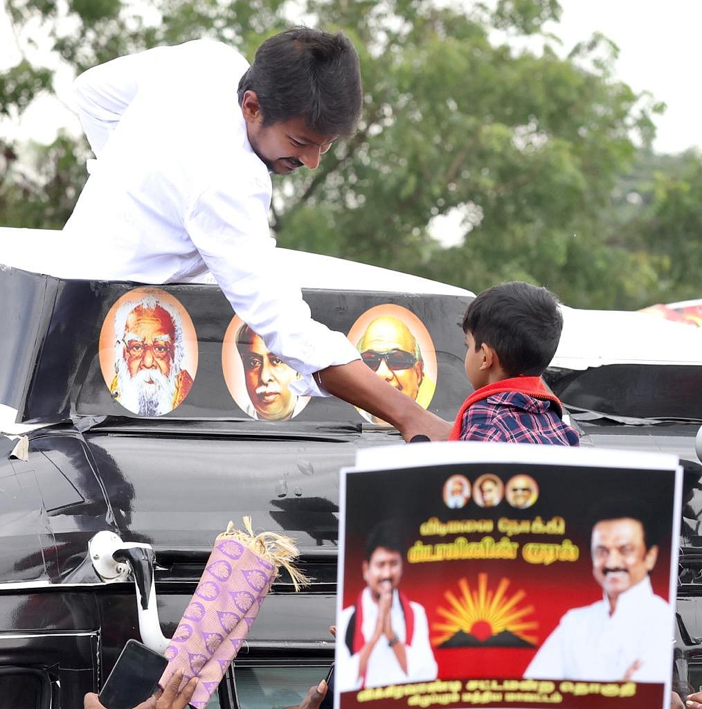 விழுப்புரம் மாவட்டத்தில் மக்களுடன் கலந்துரையாடிய உதயநிதி ஸ்டாலின்! (Album)