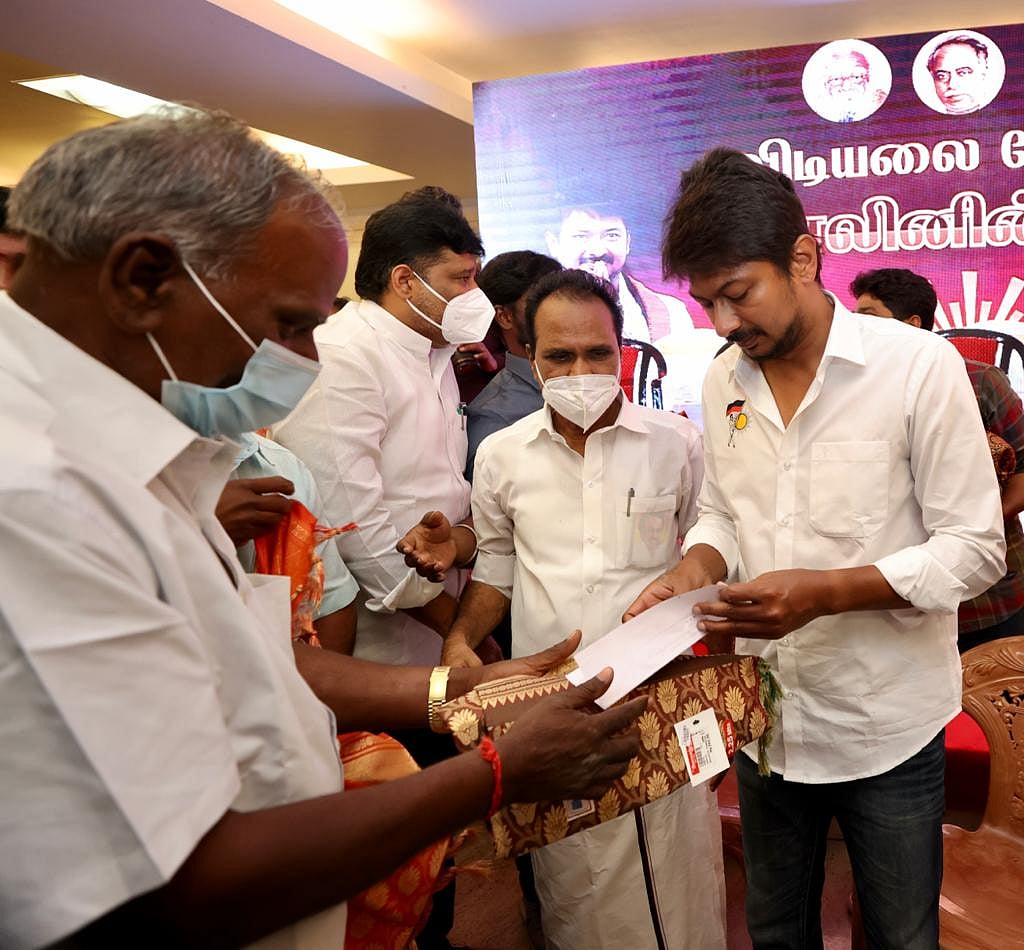 விழுப்புரம் மாவட்டத்தில் மக்களுடன் கலந்துரையாடிய உதயநிதி ஸ்டாலின்! (Album)