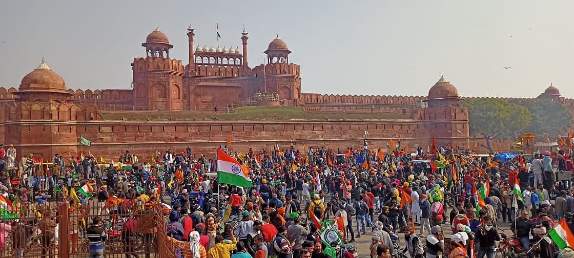 வன்முறை களமாக மாறிய டெல்லி: டிராக்டர் பேரணியின் போது விவசாயிகளை கொடூரமாக தாக்கி போலிஸ் அராஜகம்..! (ALBUM)