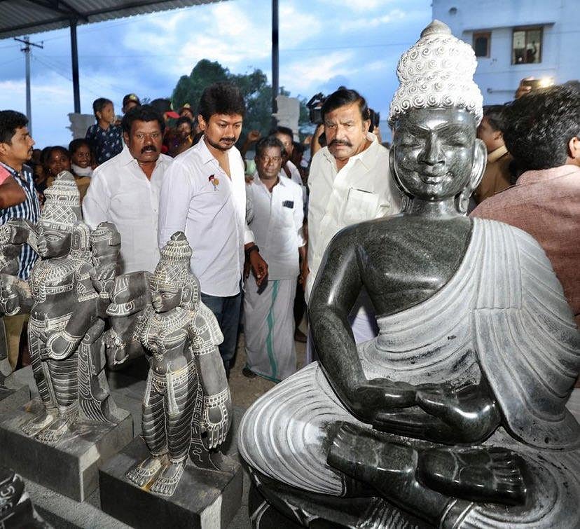 “எஜமானர் கால்களை கும்பிட்டு ஆட்சி நடத்தும் அடிமைகளை அகற்றுவோம்” : உதயநிதி ஸ்டாலின் (Album)