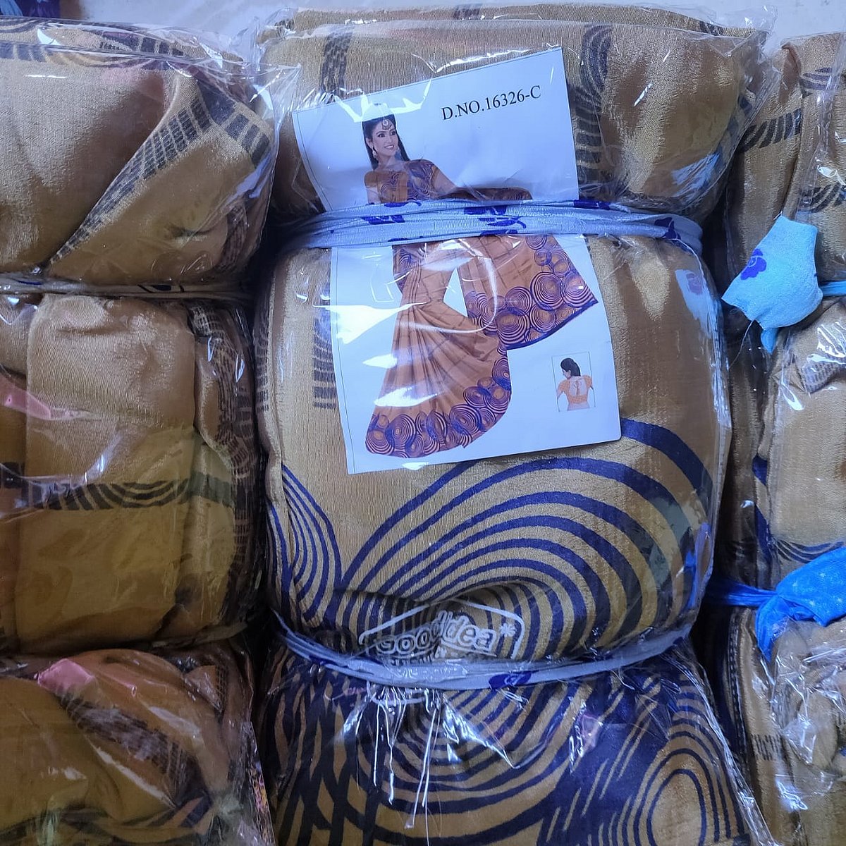 ஜெ.நினைவிட திறப்பு நிகழ்ச்சிக்கு கல்லூரி மாணவிகள் கட்சி கரை சேலையில் வர வற்புறுத்தல் - அதிமுக அராஜகம்!