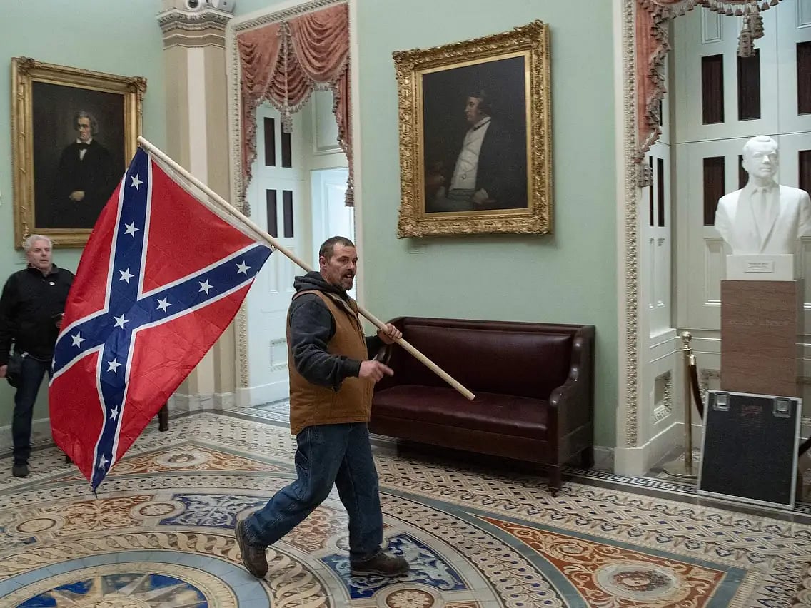 ஜோ பிடன் வெற்றியை தடுக்க சதி : அமெரிக்க நாடாளுமன்றத்தை முற்றுகையிட்டு டிரம்ப் ஆதரவாளர்கள் வன்முறை! #Album