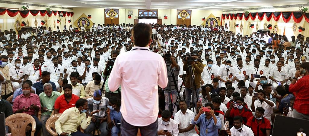 “மக்கள் விரோத அடிமைகளை வீட்டுக்கு அனுப்புவோம்”- மக்கள் வெள்ளத்தில் உதயநிதி ஸ்டாலின்! (Album)