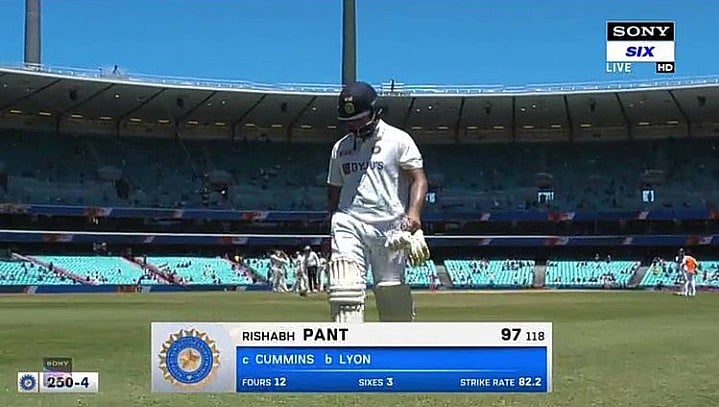 சேண்ட்பேப்பர் சர்ச்சையை அடுத்து மீண்டும் சிக்கிய ஸ்மித்.. போட்டியை வெல்ல எந்த லெவலுக்கும் செல்லும் ஆஸி!