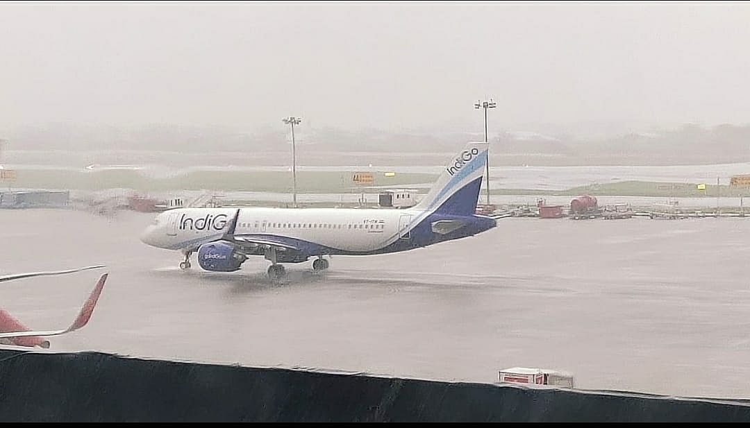 தொடர் மழையால் சென்னையிலிருந்து உள்நாட்டு, வெளிநாட்டு விமானங்கள் புறப்படுவதில் காலதாமதம்!