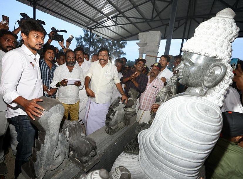 “எஜமானர் கால்களை கும்பிட்டு ஆட்சி நடத்தும் அடிமைகளை அகற்றுவோம்” : உதயநிதி ஸ்டாலின் (Album)