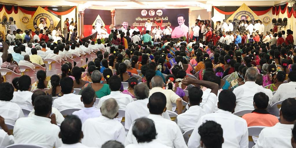 விழுப்புரம் மாவட்டத்தில் மக்களுடன் கலந்துரையாடிய உதயநிதி ஸ்டாலின்! (Album)