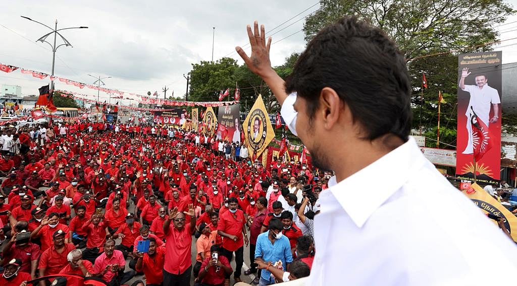 “மக்கள் விரோத அடிமைகளை வீட்டுக்கு அனுப்புவோம்”- மக்கள் வெள்ளத்தில் உதயநிதி ஸ்டாலின்! (Album)