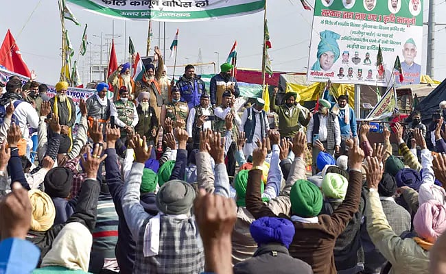 வேளாண் சட்டங்களை இதுகாறும் நிறுத்திவைக்காதது ஏன்? - மோடி அரசை விளாசிய உச்சநீதிமன்றம்!