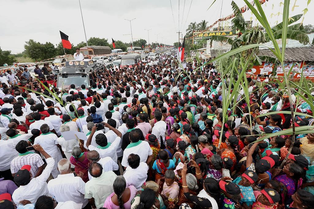 விழுப்புரம் மாவட்டத்தில் மக்களுடன் கலந்துரையாடிய உதயநிதி ஸ்டாலின்! (Album)