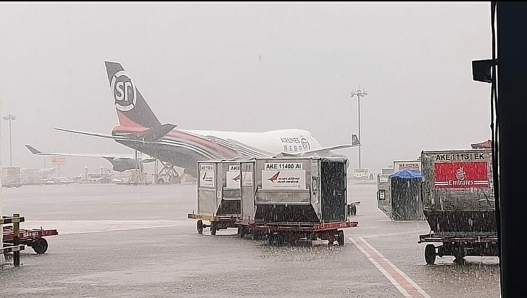 தொடர் மழையால் சென்னையிலிருந்து உள்நாட்டு, வெளிநாட்டு விமானங்கள் புறப்படுவதில் காலதாமதம்!